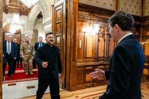 Volodimir Zelenski - stânga şi Nicuşor Dan - dreapta; Sursa foto: Facebook / Nicuşor Dan